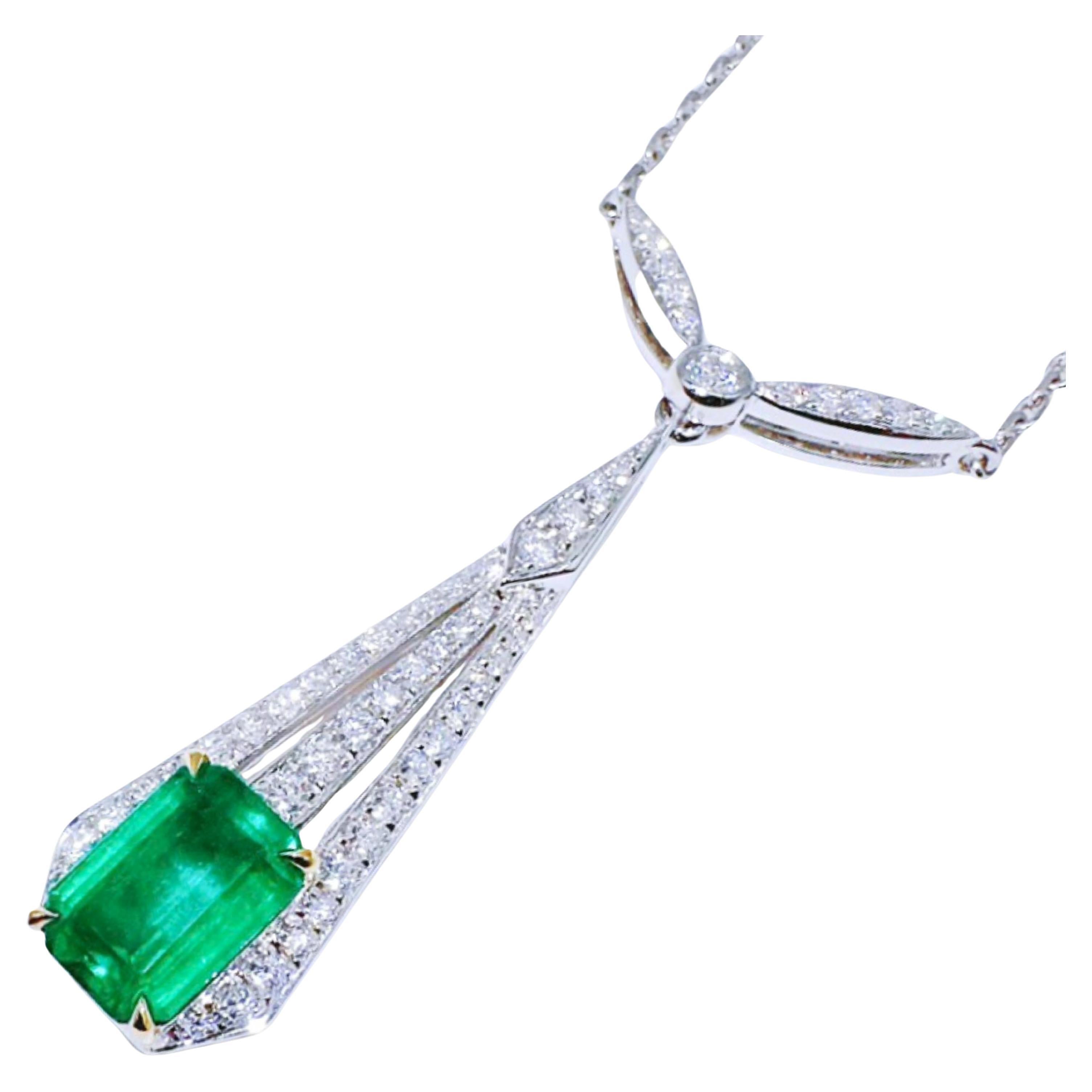 Guild Certified 2.04 CT Emerald 18K Gold Necklace with Diamonds For Sale