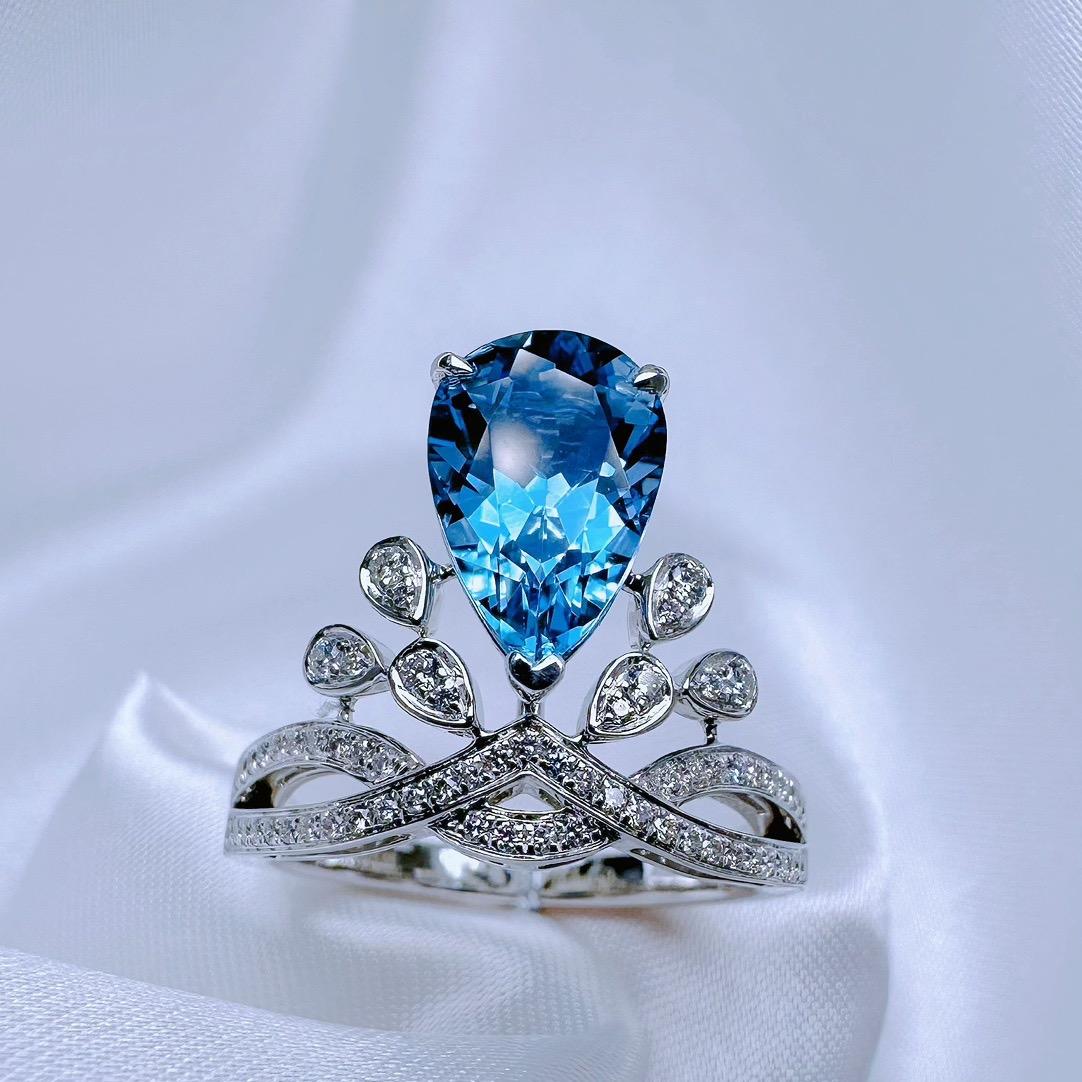Modern Guild Certified 2.04 CT Santa Maria Blue Aquamarine 18K Gold Ring with Diamonds For Sale