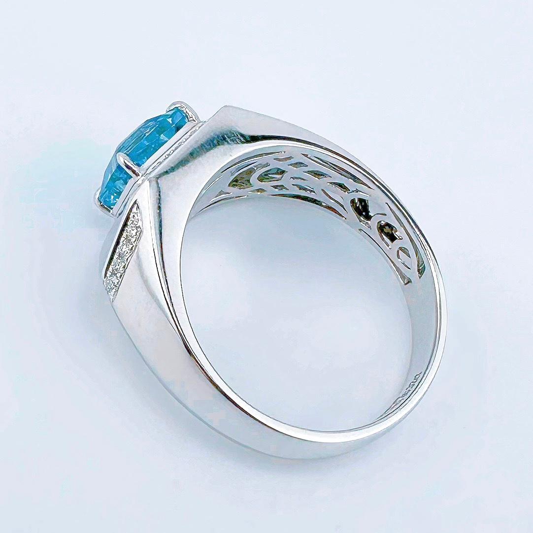 Anello certificato Guild con acquamarina blu vivida da 2.14 CT e diamanti in vendita 1