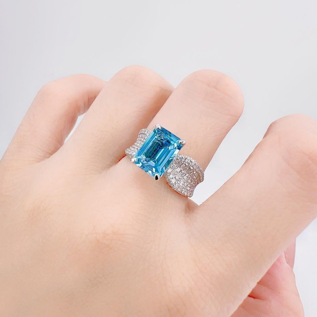 Anello in oro 18 carati con acquamarina blu vivida certificata Guild da 2,36 carati con diamanti In condizioni Nuovo in vendita a Kowloon, HK