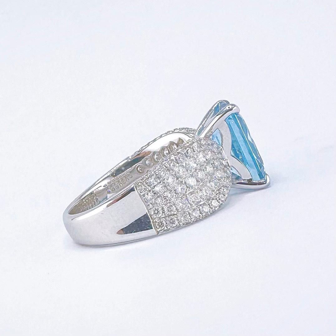 da uomo o donna Anello in oro 18 carati con acquamarina blu vivida certificata Guild da 2,36 carati con diamanti in vendita