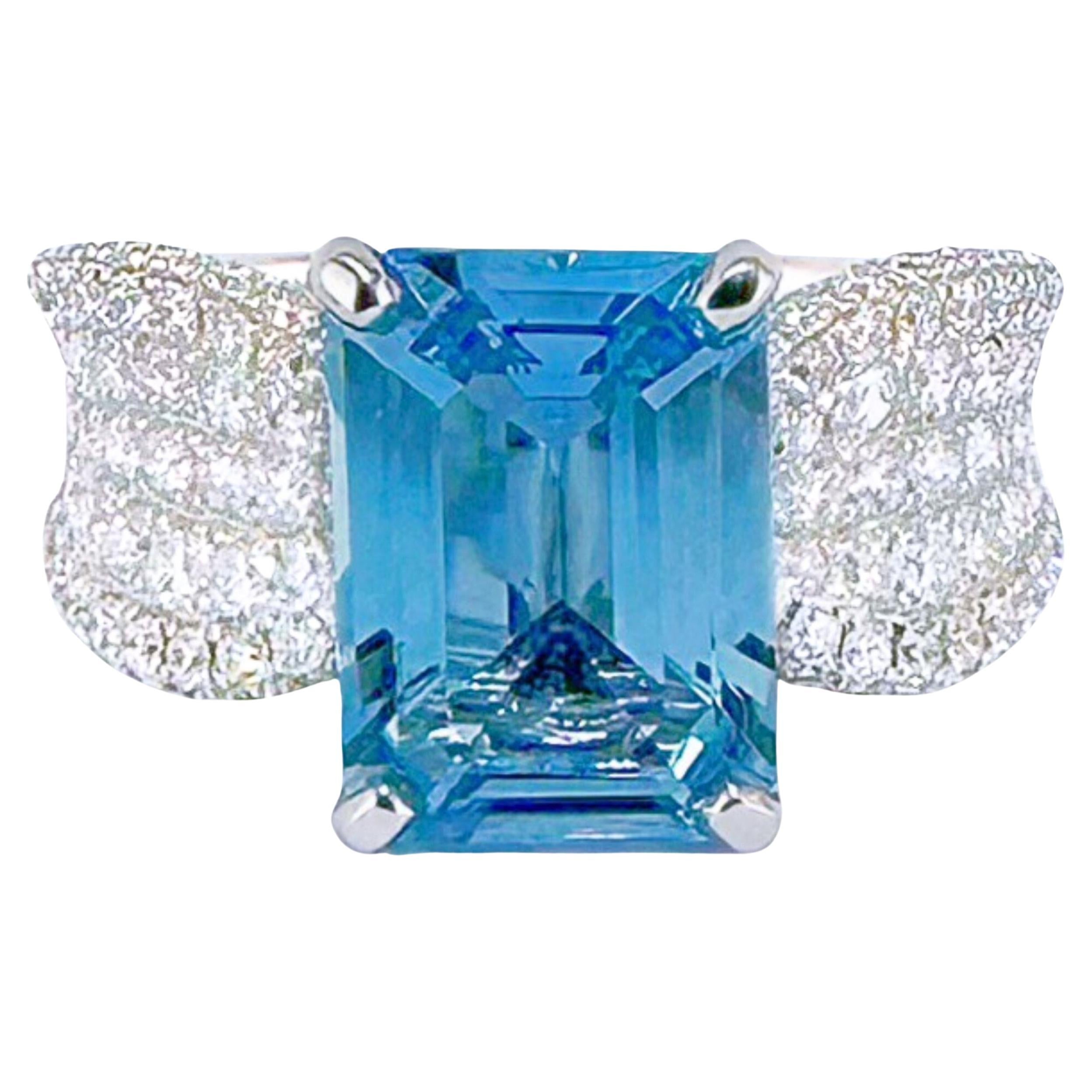 Guild Certified Anillo de oro de 18 quilates con diamantes y aguamarina azul intenso de 2,36 quilates