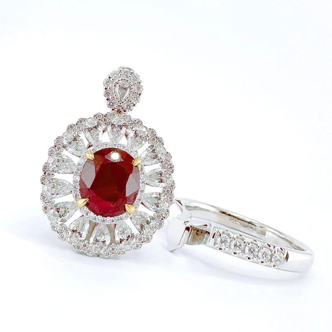 Oval Cut Guild Certified 2.64 CT Pigeon's Blood Red Ruby 18K Gold Diamond Cocktail Ring For Sale