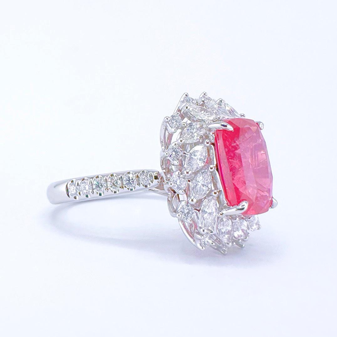 18 Karat Goldring, Guild zertifizierter 3,11 Karat Mahenge Spinell Diamant (Moderne) im Angebot