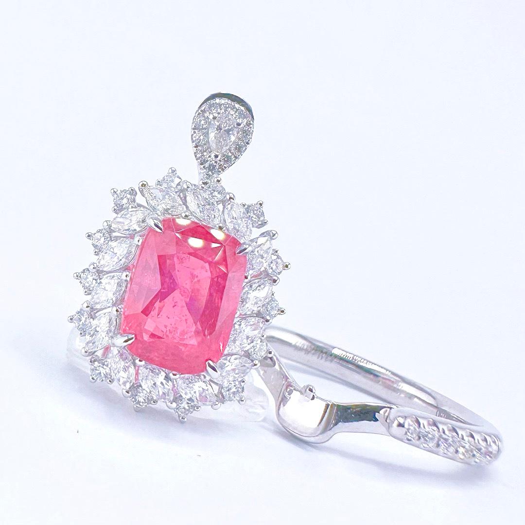 18 Karat Goldring, Guild zertifizierter 3,11 Karat Mahenge Spinell Diamant (Kissenschliff) im Angebot