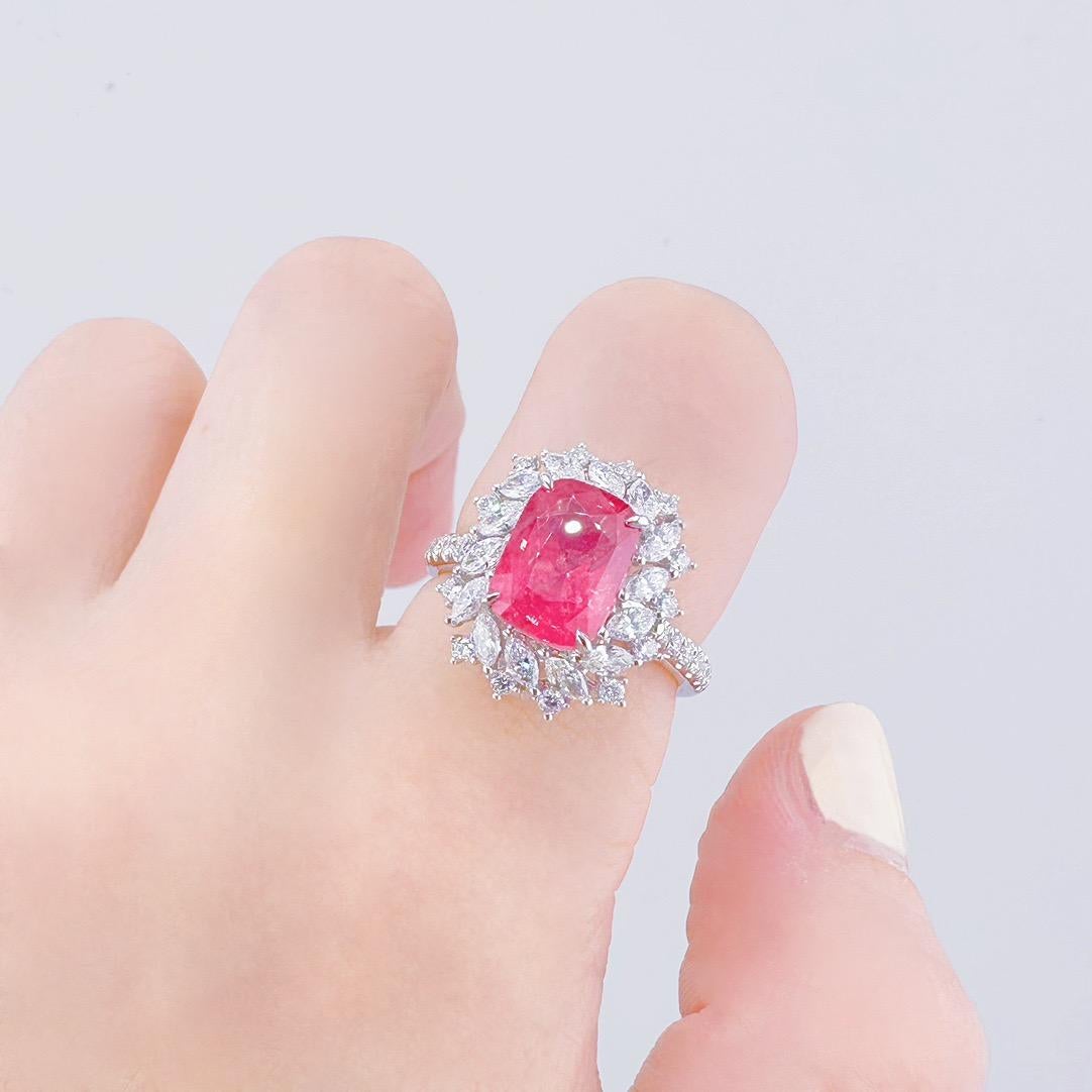 18 Karat Goldring, Guild zertifizierter 3,11 Karat Mahenge Spinell Diamant im Zustand „Neu“ im Angebot in Kowloon, HK