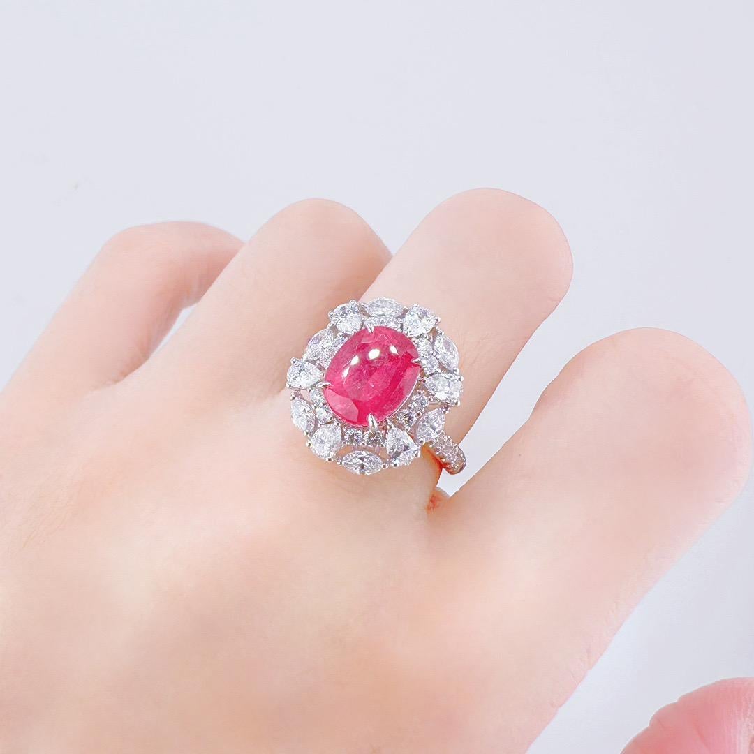 Taille ovale Guild Certified 3.20 CT Mahenge Spinel Diamond 18K Gold Cocktail Ring en vente