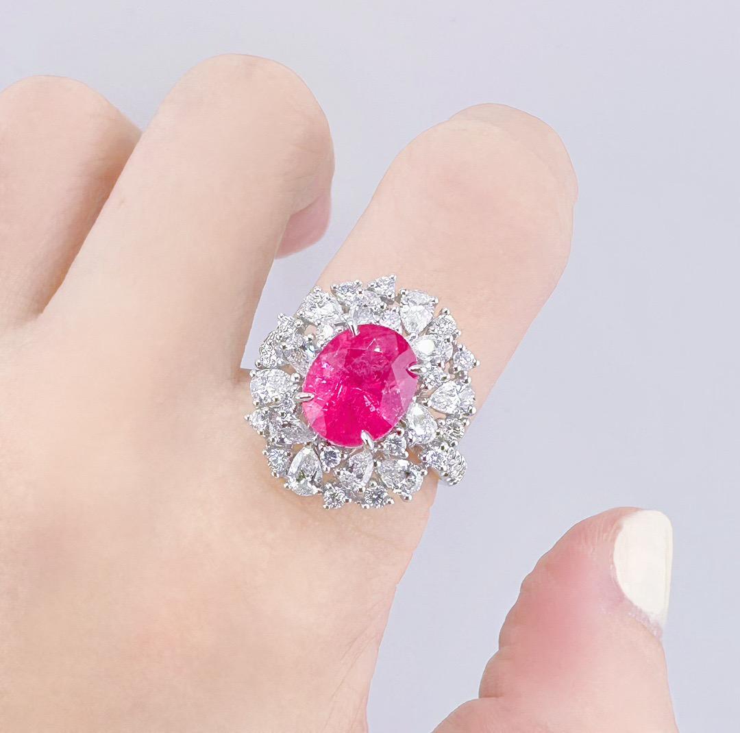 Guild Certified 3.33 CT Mahenge Spinel Diamond 18K Gold Cocktail Ring In New Condition For Sale In Kowloon, HK
