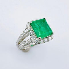 Guild Certified 3.35 CT Vivid Green Minor Oil Emerald PT 900 Ring with Diamonds