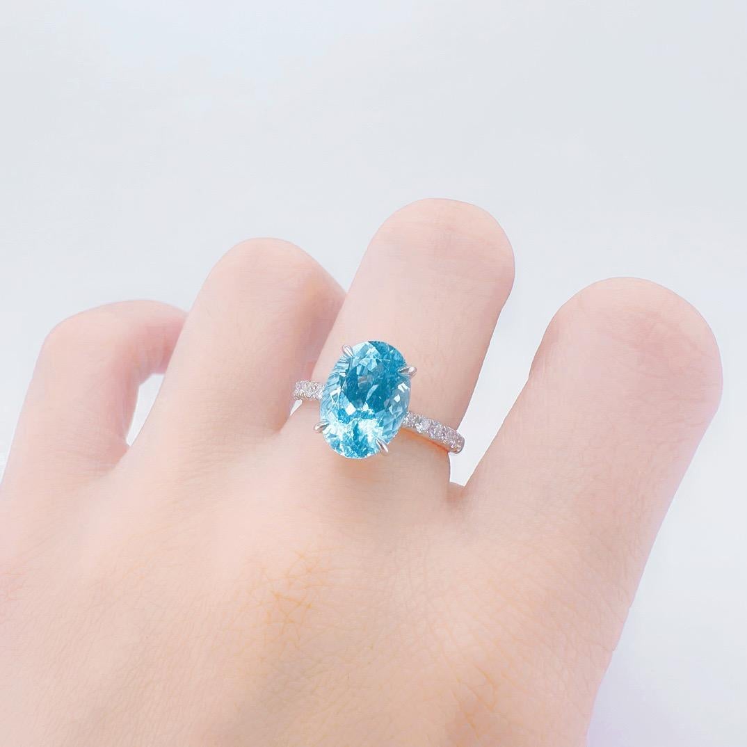 Anillo de aguamarina azul vivo con diamantes, certificado por el Gremio, de 3.54 TC en Nuevo estado para la venta en Kowloon, HK