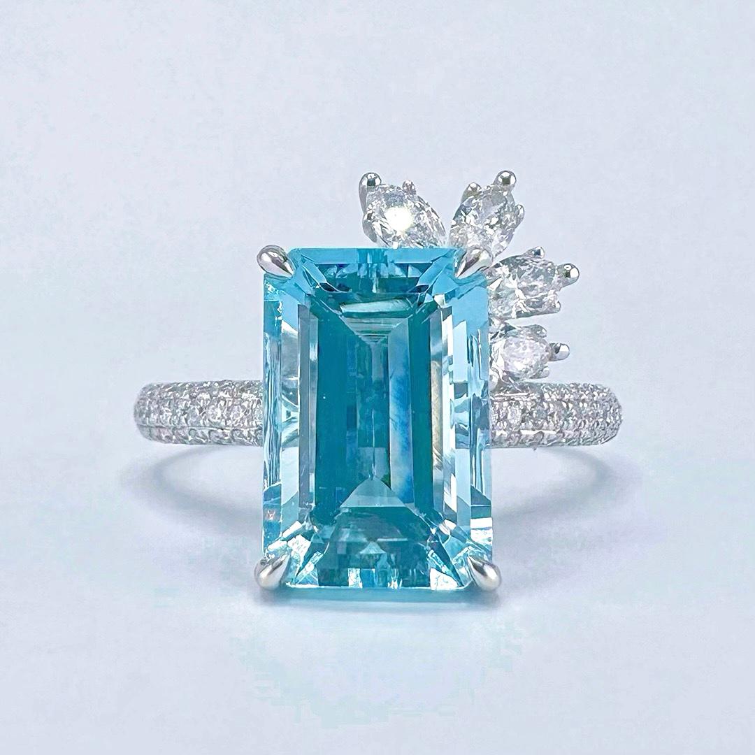 Guild Certified 3.78 CT Vivid Blue Aquamarine Ring with Diamonds

1 Aquamarine - 3.78 CT
Dimensions : 11.25 * 7.67 * 6.02 mm
Cut : Step
Shape : Octagonal
Color : Vivid Blue

Guild Certification Attached

Diamonds - 0.567 CT
18K Gold - 3.66 GM