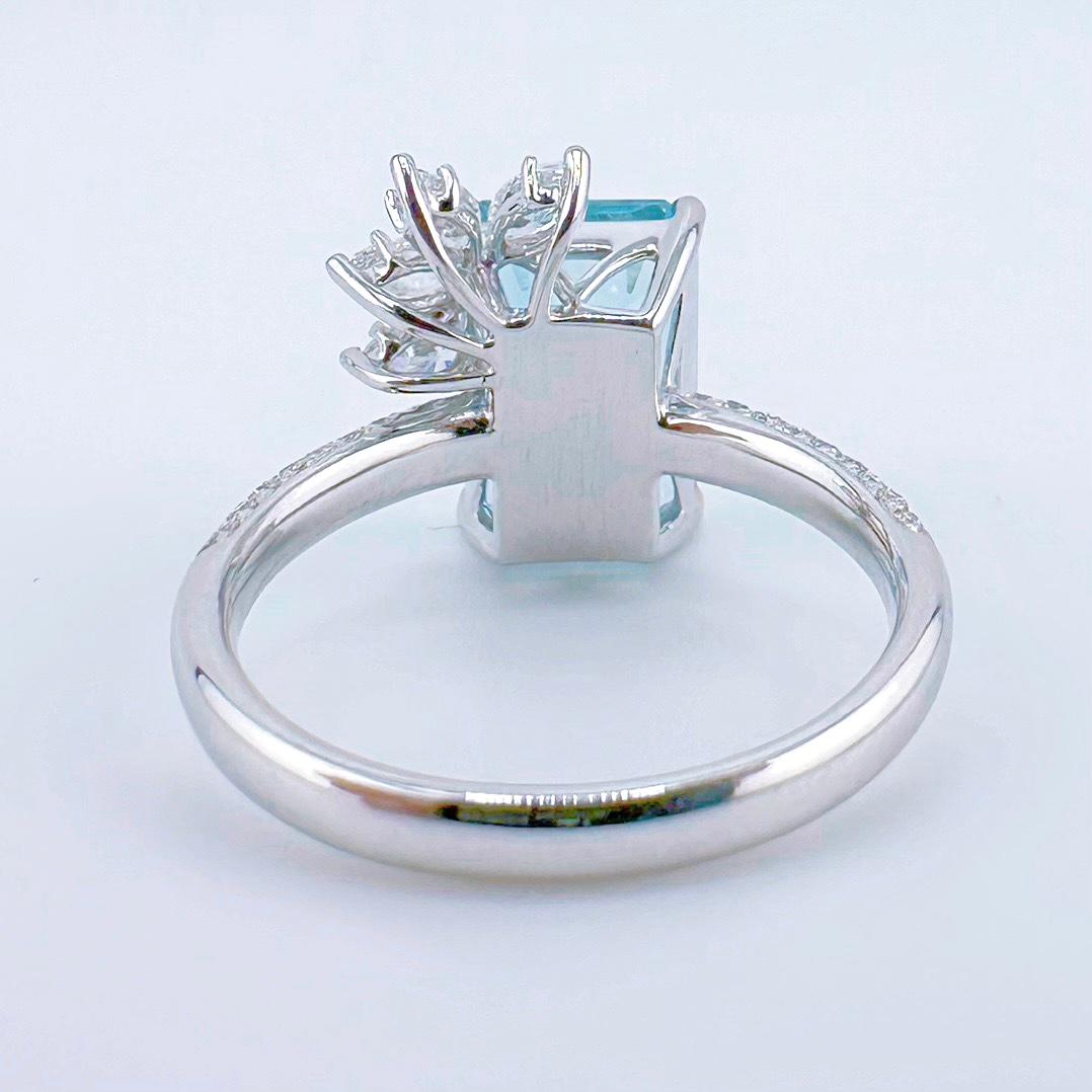 Women's or Men's Guild Certified 3.78 CT Vivid Blue Aquamarine Ring with Diamonds For Sale