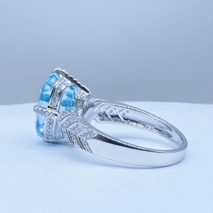 Women's or Men's Guild Certified 4.99 CT Vivid Blue Aquamarine Ring with Diamonds For Sale