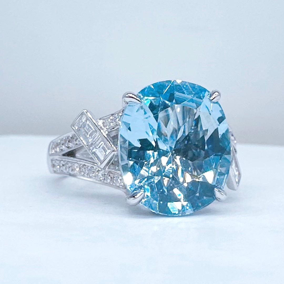 Guild Certified 5.25 CT Intense Blue Aquamarine 18K Gold Ring with Diamonds

1 Aquamarine - 5.25 CT
Guild Certification (Santa Maria Blue)
Diamonds - 0.50 CT
18K Gold - 6.99 GM

