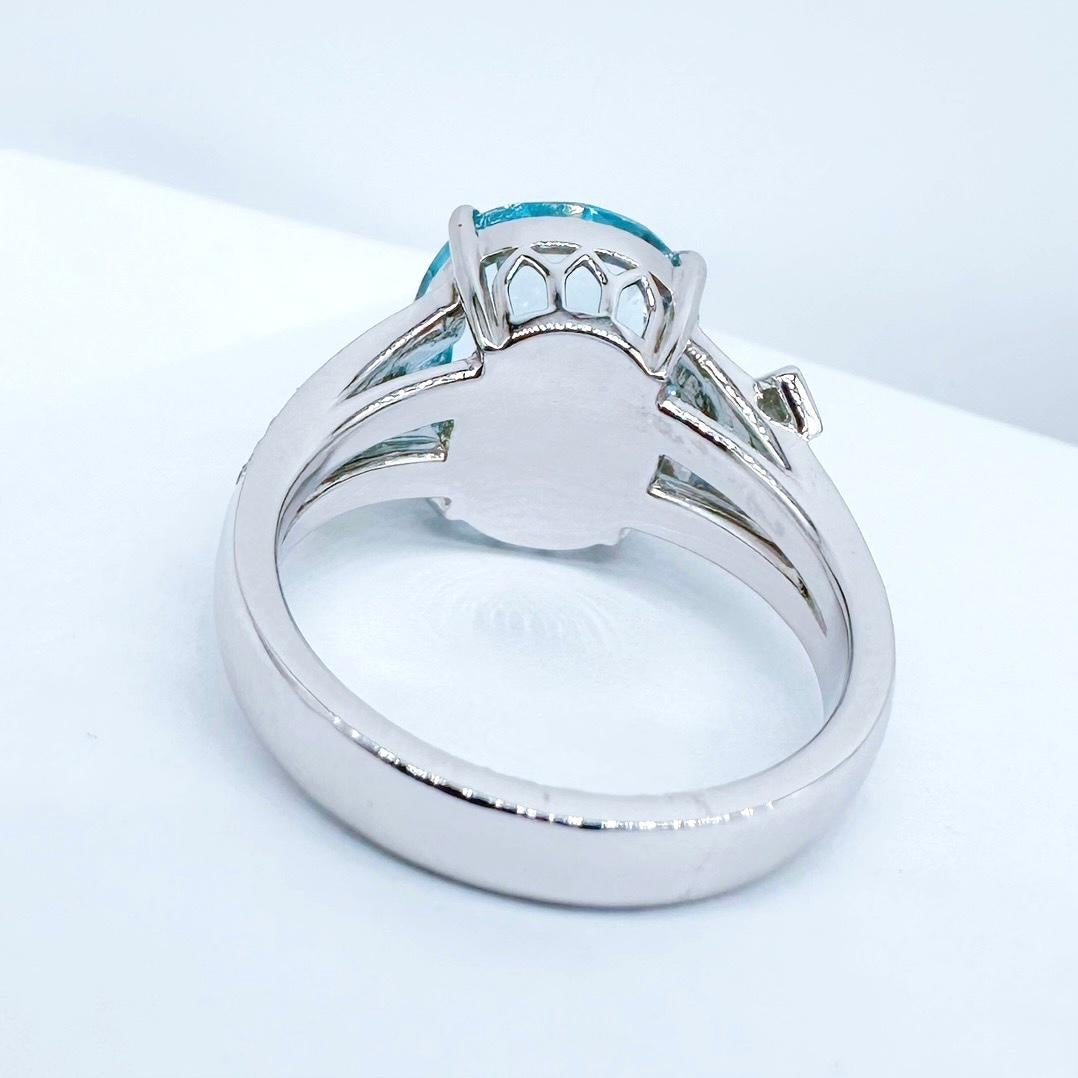 Guild Certified 5.25 CT Intense Blue Aquamarine 18K Gold Ring with Diamonds For Sale 1