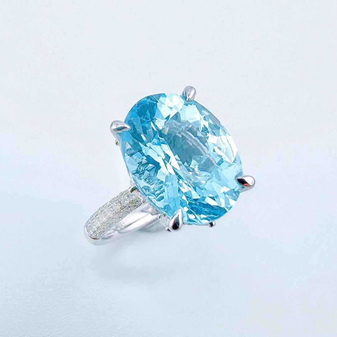 Guild Certified 5.30 CT Vivid Blue Aquamarin & Diamant Cocktail Ring (Moderne) im Angebot