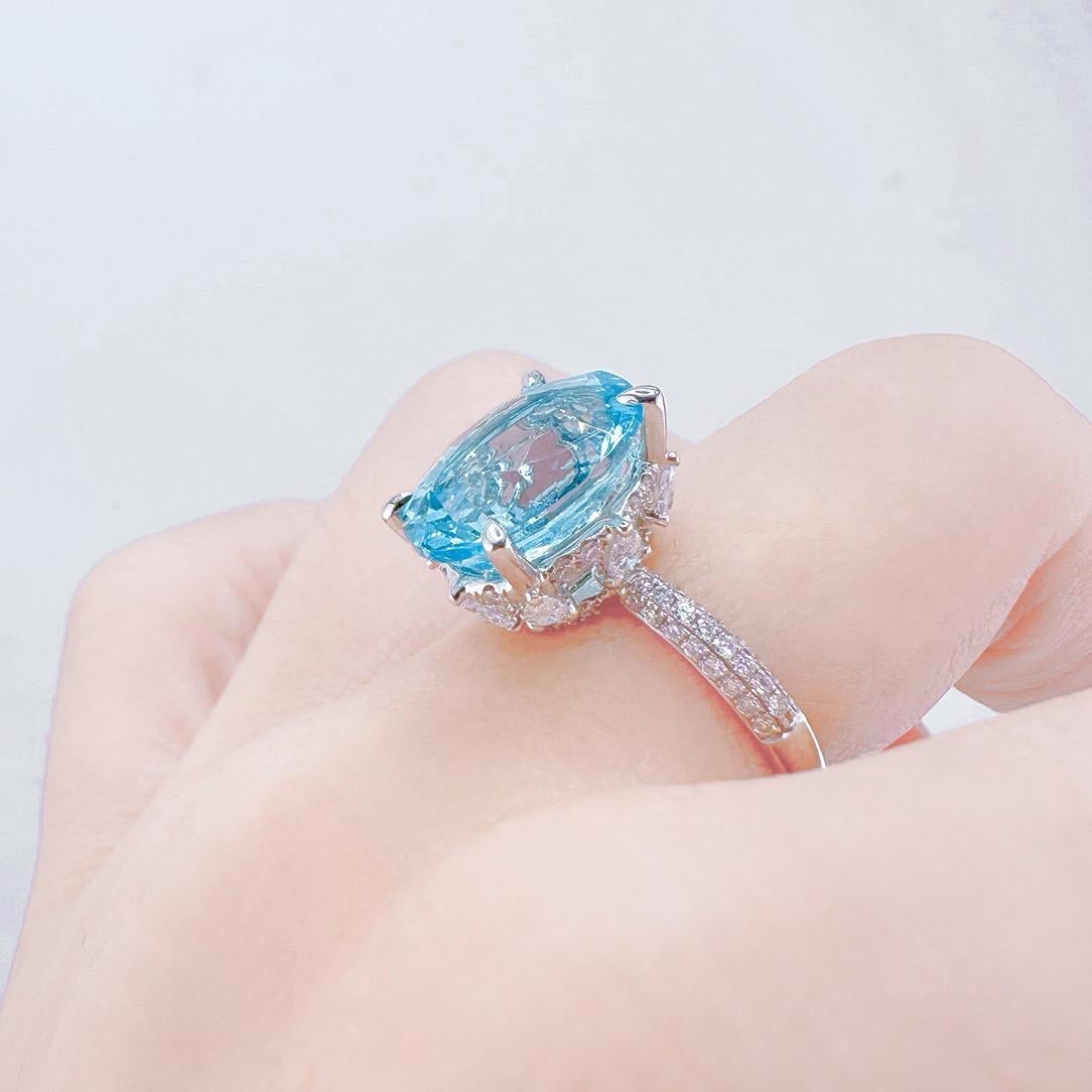 Guild Certified 5.30 CT Vivid Blue Aquamarin & Diamant Cocktail Ring für Damen oder Herren im Angebot