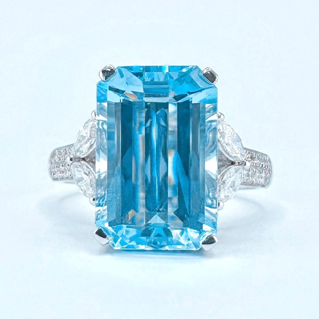 Anello in oro 18 carati con acquamarina blu vivida certificata Guild da 5,95 carati e diamanti

1 Acquamarina blu vivo - 5,95 CT
Diamanti - 0,485 CT
Oro 18K - 5,31 GM