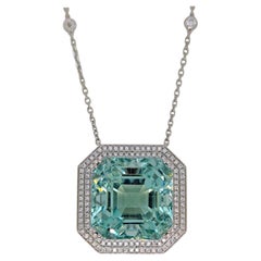 Collana Guild certificata con acquamarina da 65,56 carati, diamanti bianchi e oro bianco
