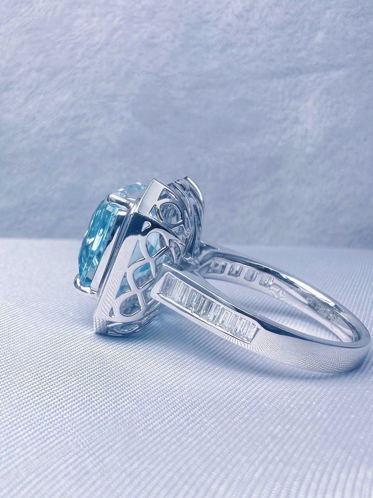 Asscher Cut Guild Certified 7.98 CT Intense Blue Aquamarine 18K Gold Ring & Pendant For Sale