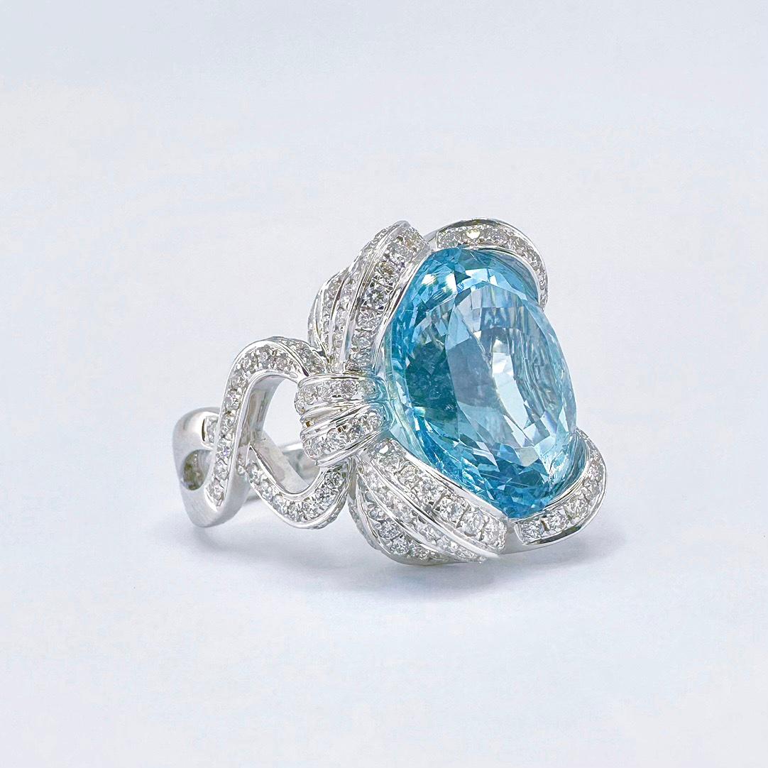 Guild Certified 8.33 CT Vivid Blue Aquamarin Ring mit Diamanten (Moderne) im Angebot
