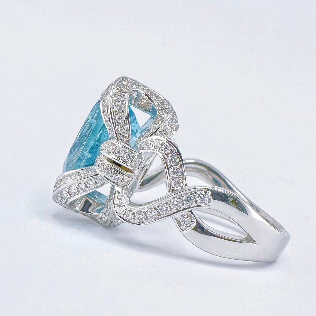 Guild Certified 8.33 CT Vivid Blue Aquamarin Ring mit Diamanten (Brillantschliff) im Angebot