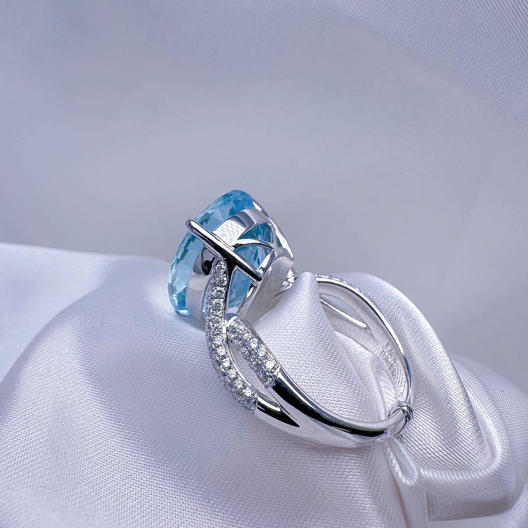 Guild Certified 8.84 CT Santa Maria Blue Aquamarine Cocktail Ring with Diamonds For Sale 1