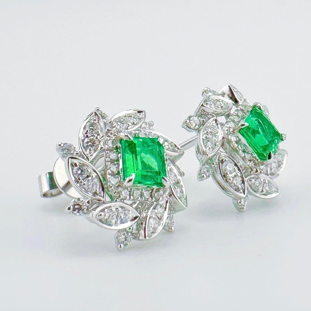Guild Certified Colombia Emerald Earrings with Diamonds In New Condition For Sale In Kowloon, HK