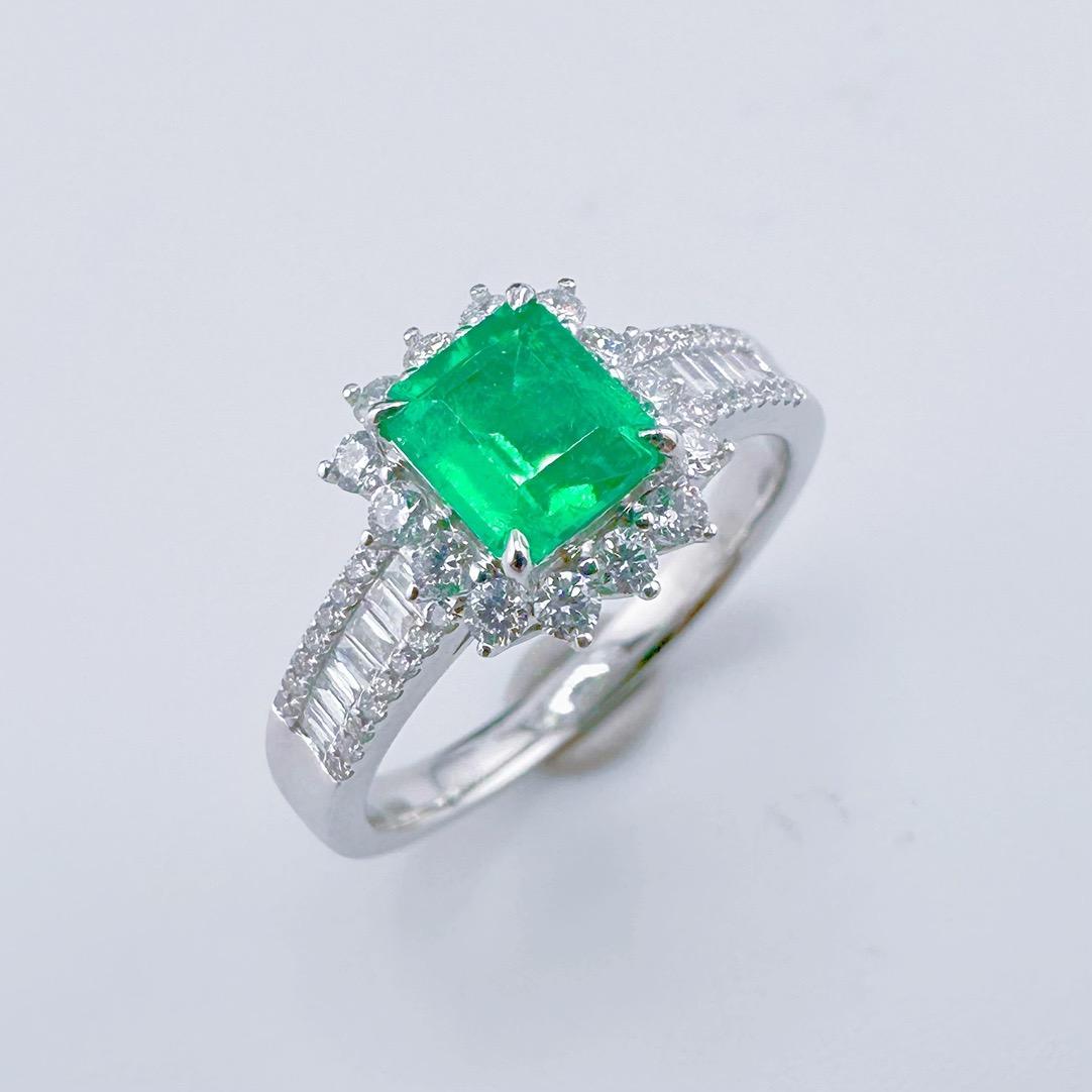 Guild Zertifizierter kolumbianischer Smaragd 18K Weißgold Diamantring (Smaragdschliff) im Angebot