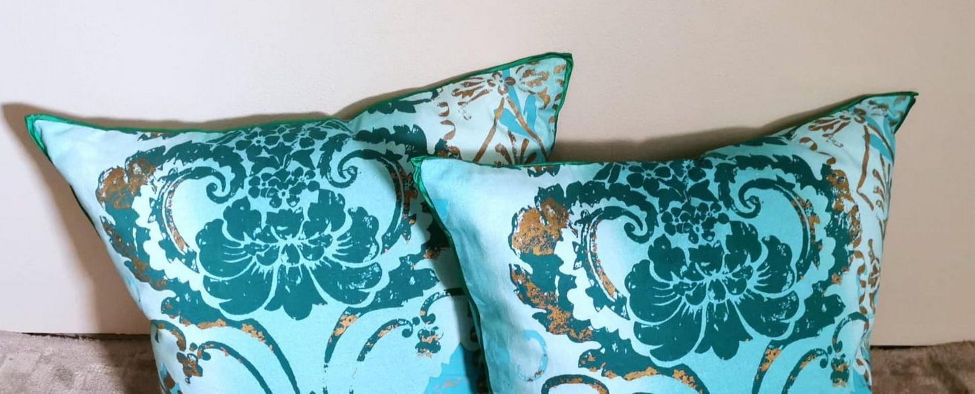 Guild Designer Coppia di cuscini in cotone stampato con interno in piuma In condizioni ottime in vendita a Prato, Tuscany