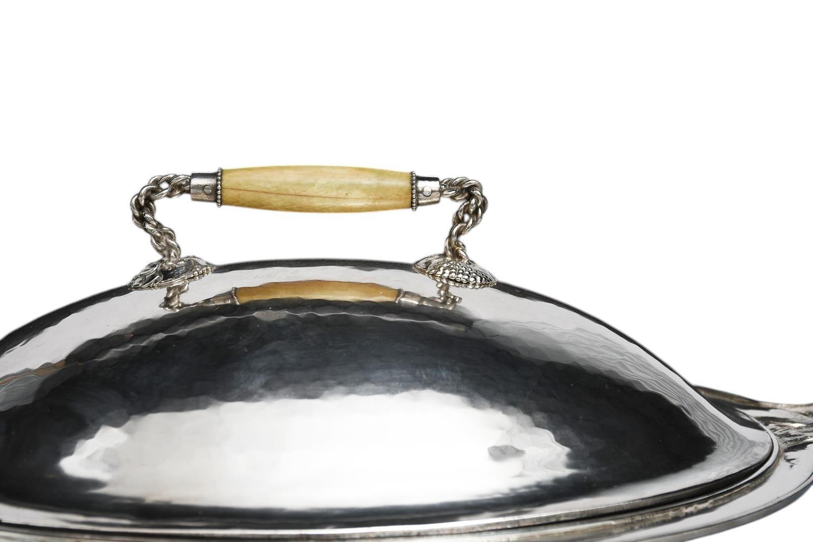 Guild of Handicraft, attri. Ein Paar versilberte Gemüseschalen. C. R. Ashbee im Angebot 4