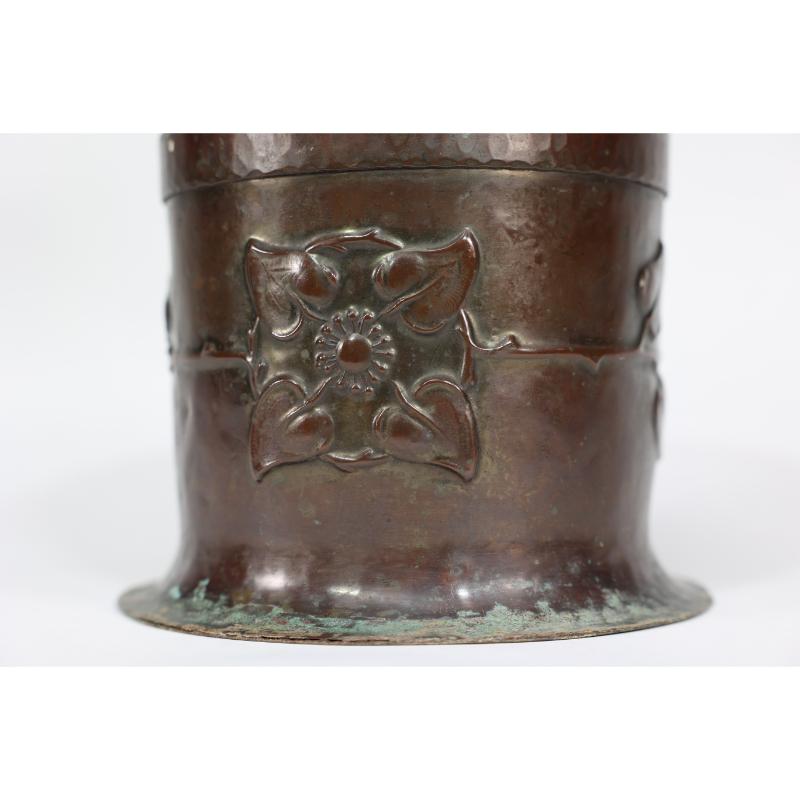 Guild of Handicraft style of. An Arts & Crafts copper plant pot with two florets In Good Condition For Sale In London, GB