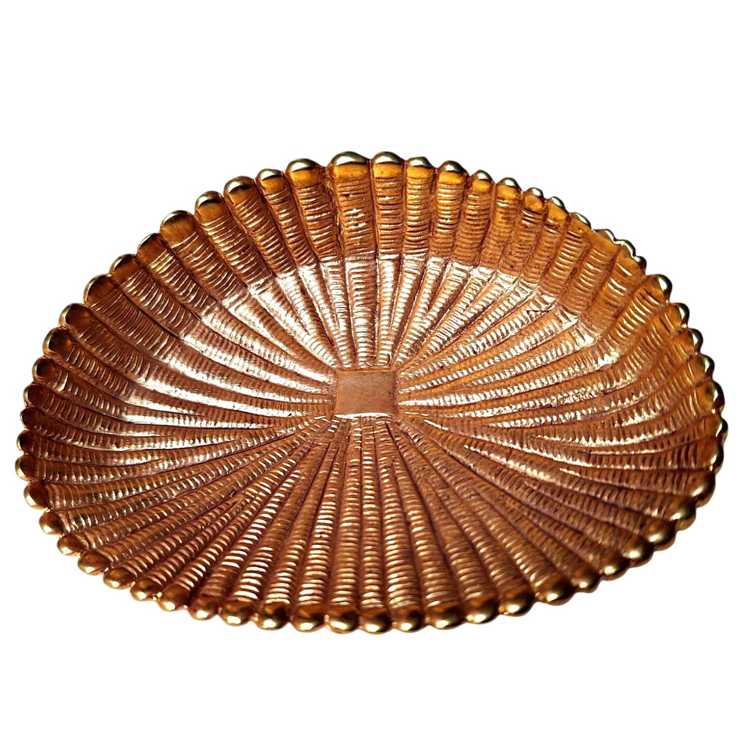 Very rare basket-shaped soap dish in gilded bronze by the Paris jeweller Line Vautrin. A great work of precision by this world-renowned artist. Can also be used as a door pocket. Very fine original patina.
Monogrammed L V (Line Vautrin)

Design: