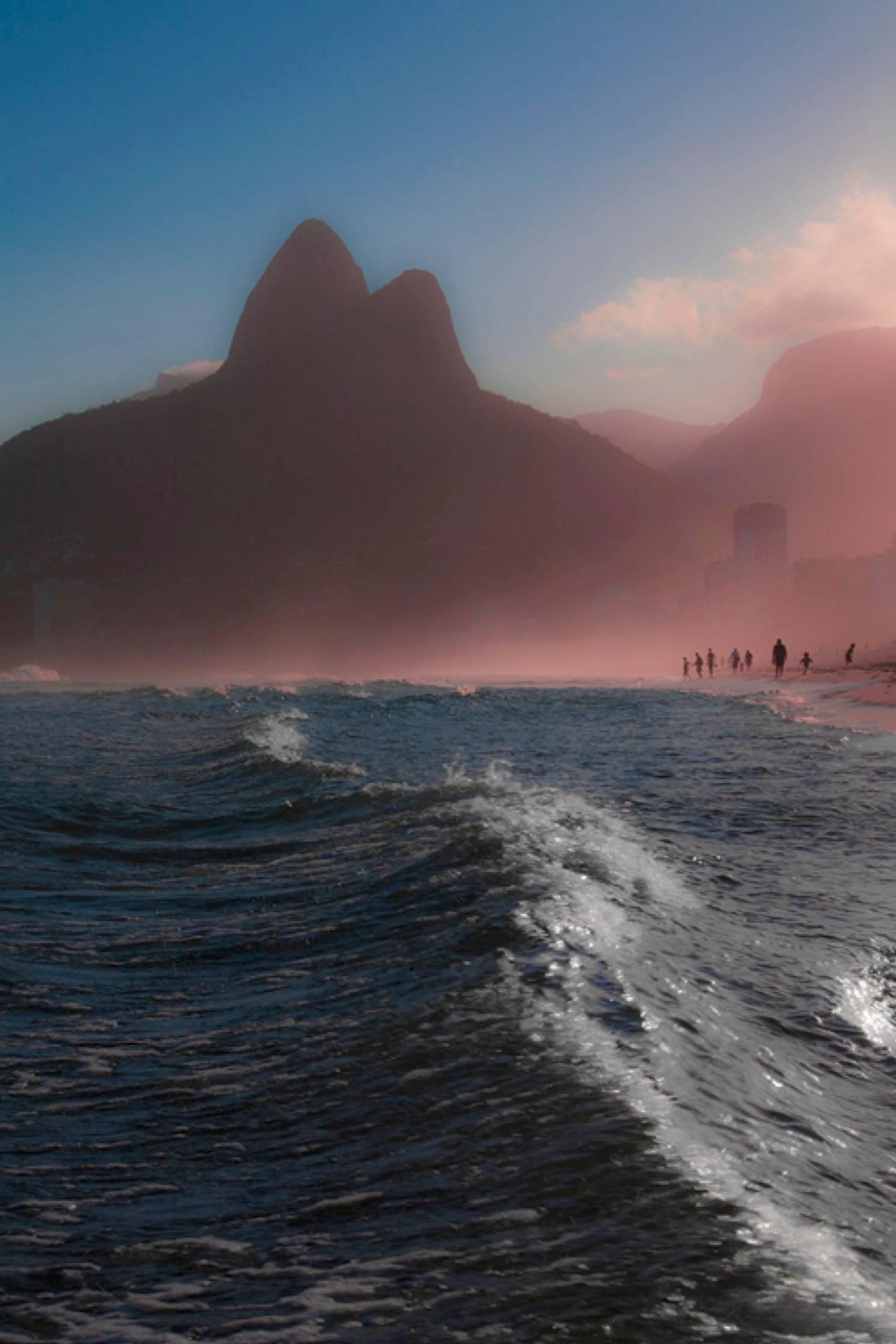 Guilherme Licurgo Color Photograph – Lost In The Fog III,  Aus der Serie von Rio De Janeiro 