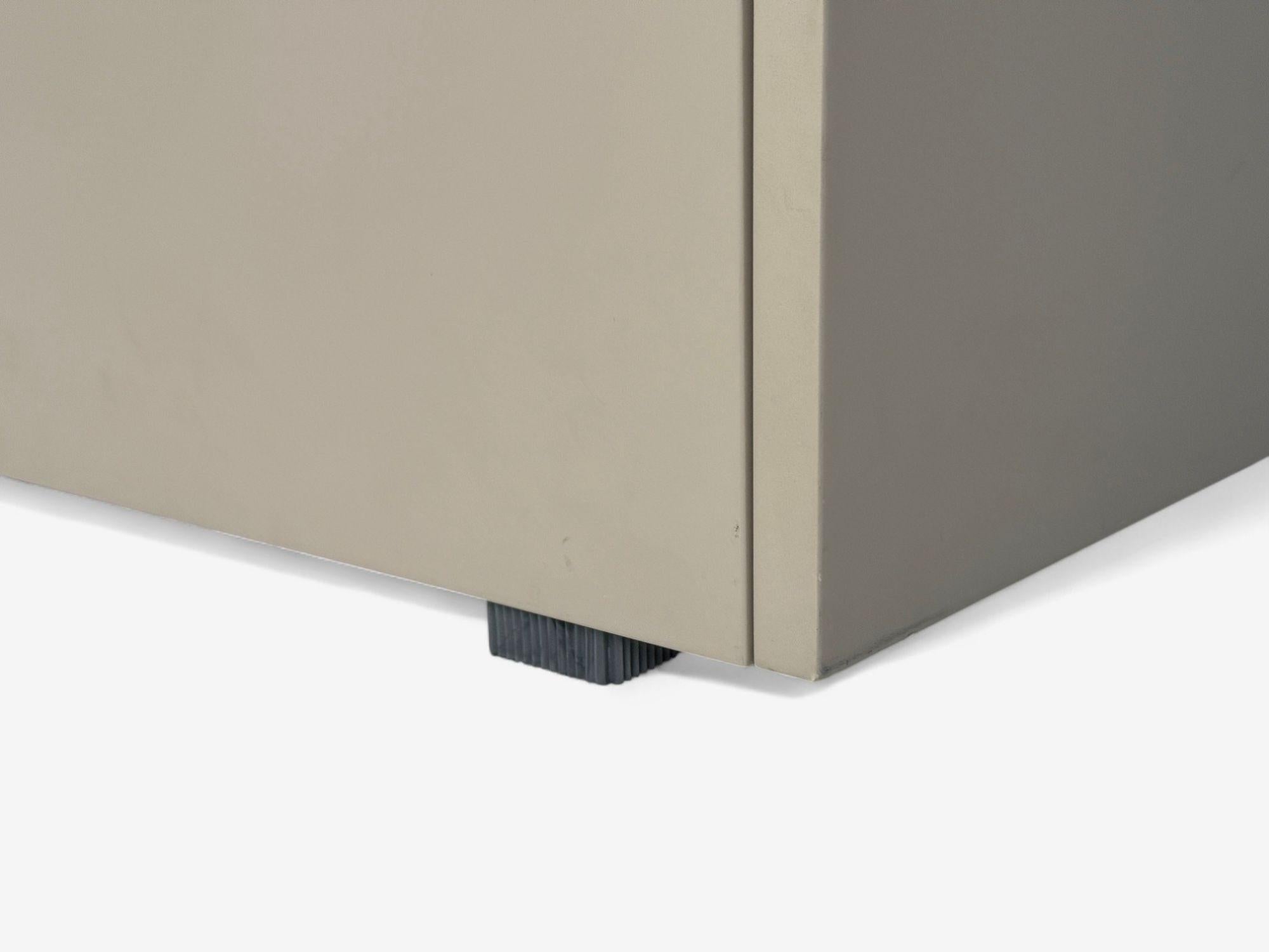 Guilio Cappelini, Cream Matte Lacquer, Highboy, Italy, 2010s For Sale 1
