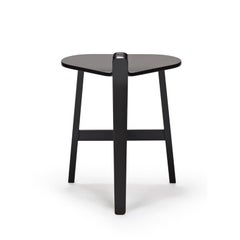 Tabouret en bois laqué noir « Bronco » de Guillaume Delvigne, par Karakter