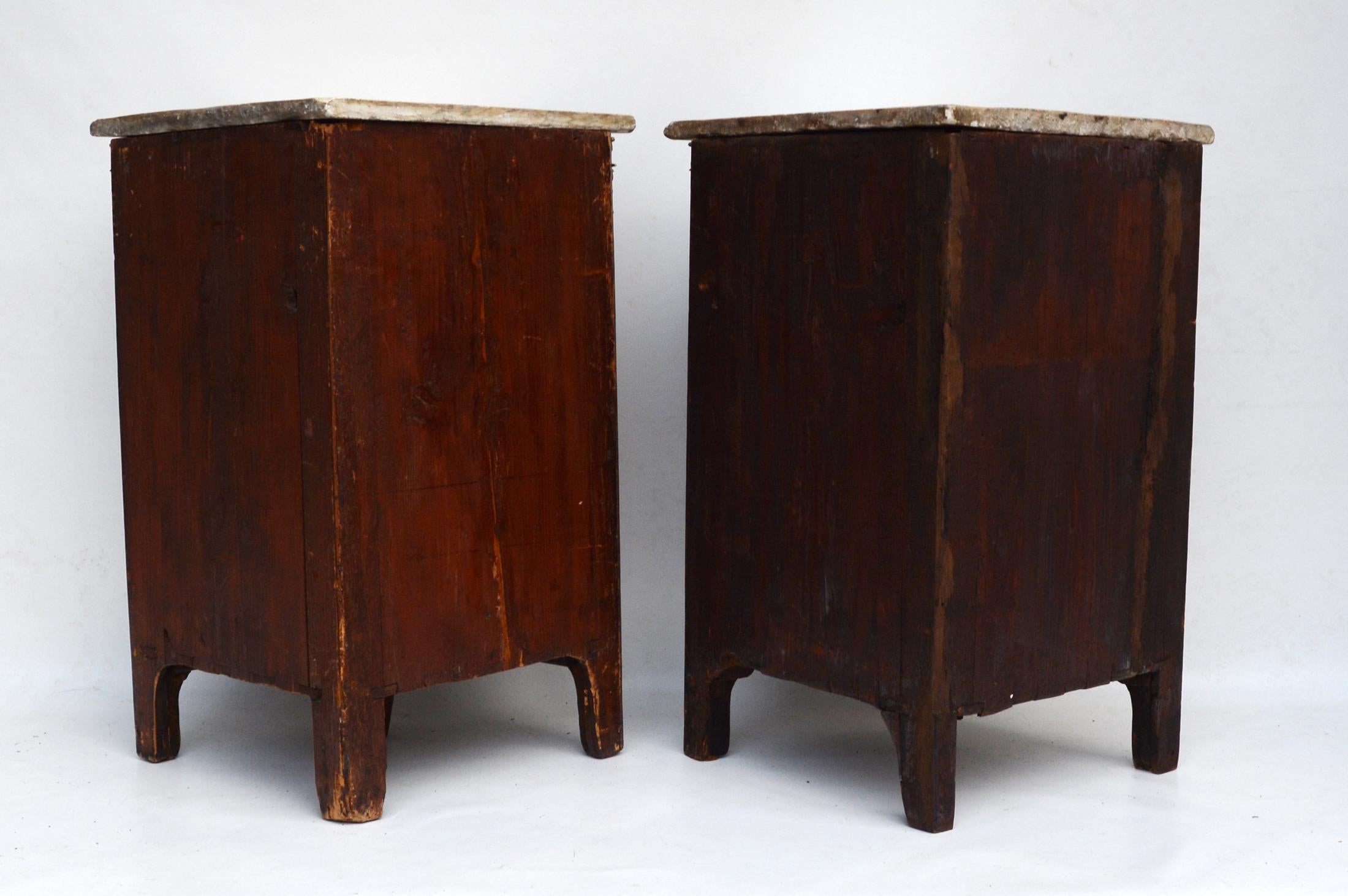 Guillaume Kemp - Pair of Corner Cabinets, Paris, 1780s. Made of walnut; possibly also rosewood/palisander. Signed 