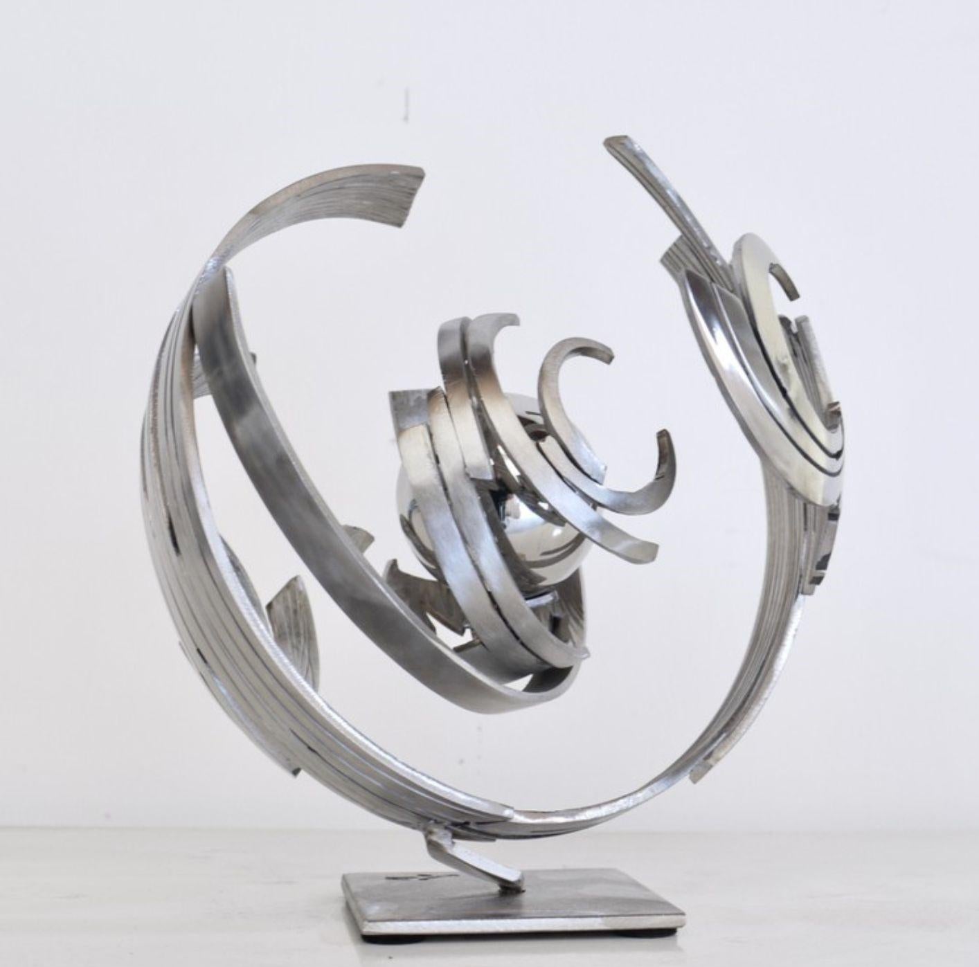 Atomos 25A - Sculpture by Guillaume Roche