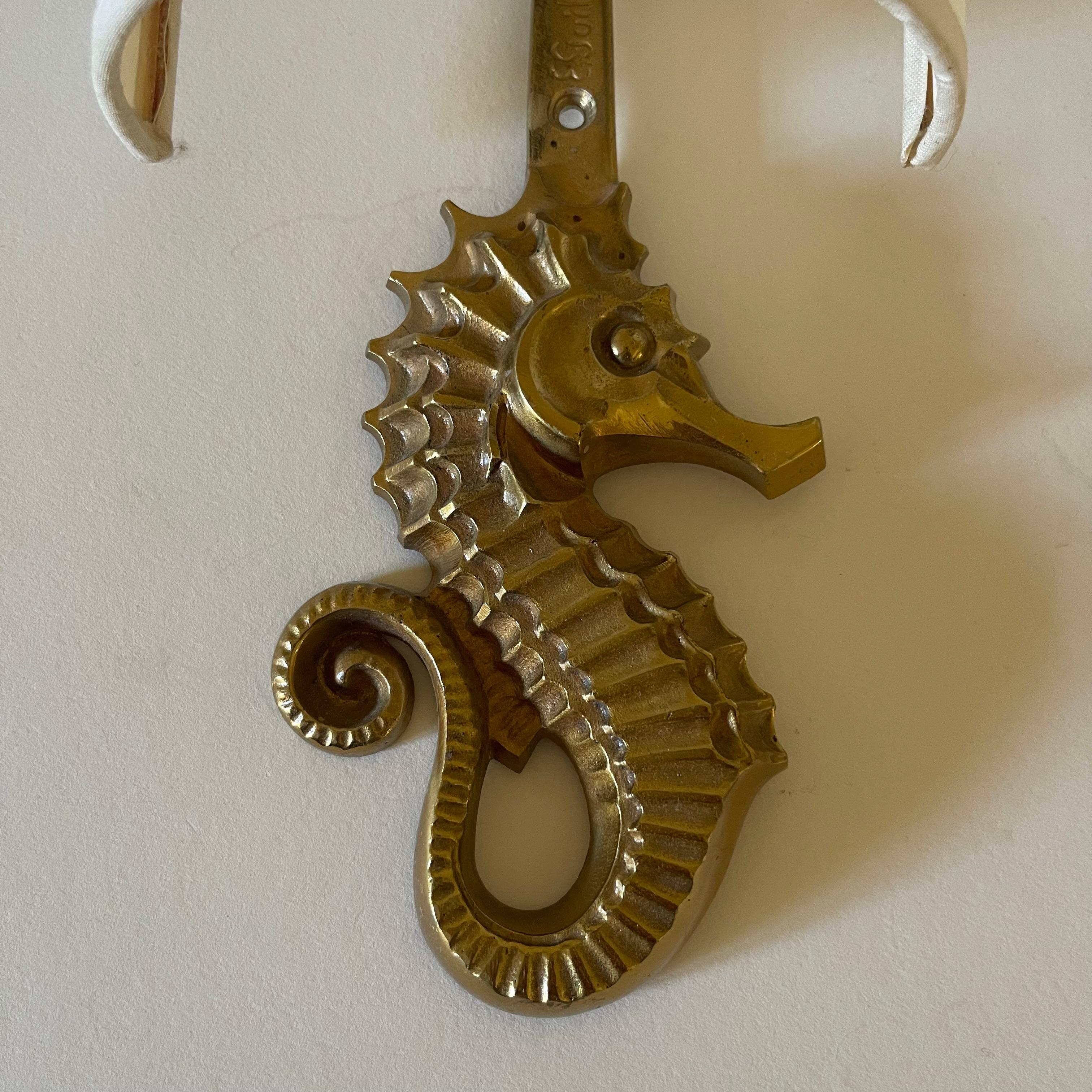 Lampada da parete a cavalluccio marino in bronzo dorato Guillemard, 1940 circa In condizioni buone in vendita a CA, CA