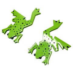 Boucles d'oreilles grenouille tachetée en acrylique de Guillemette L'Hoir Paris circa 1970