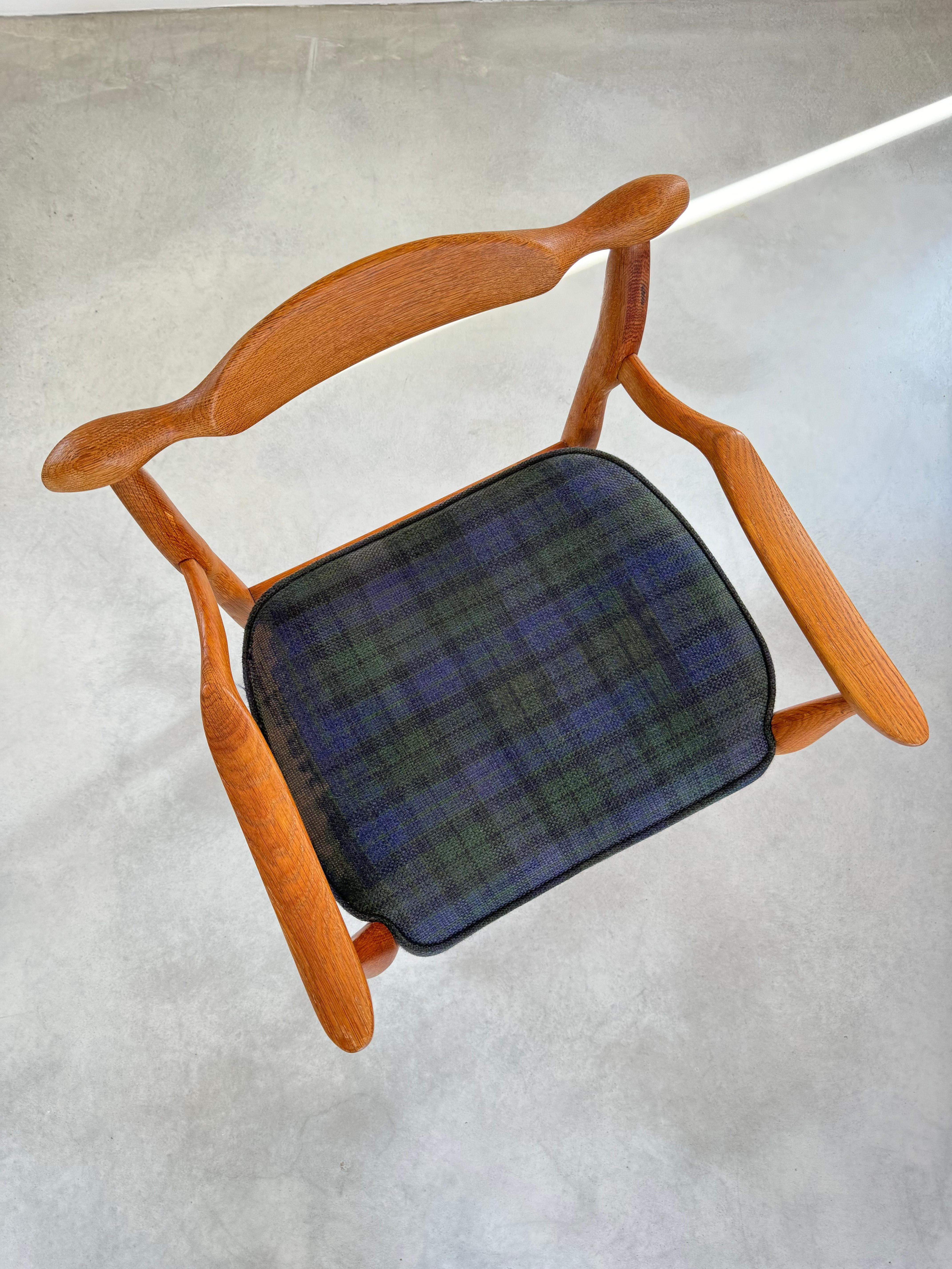 Fauteuil en chêne Guillerme et Chambon, modèle Fumay, France, années 1960 en vente 2