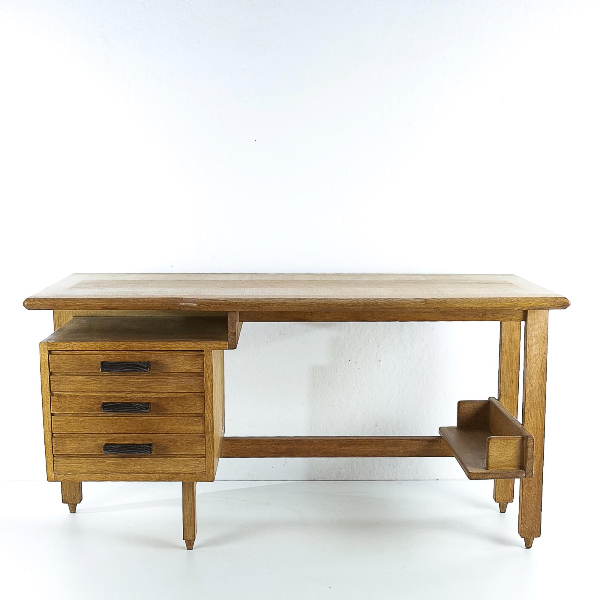 Desk made of oak with, 3-drawers with ceramic handles (ceramic by Boleslaw Danicovski ) 
Oak desk designed by French designers Robert Guillerme et Jacques Chambron. Ceramic from the sculptor Boleslaw Danikowski. Edition Votre Maison, circa