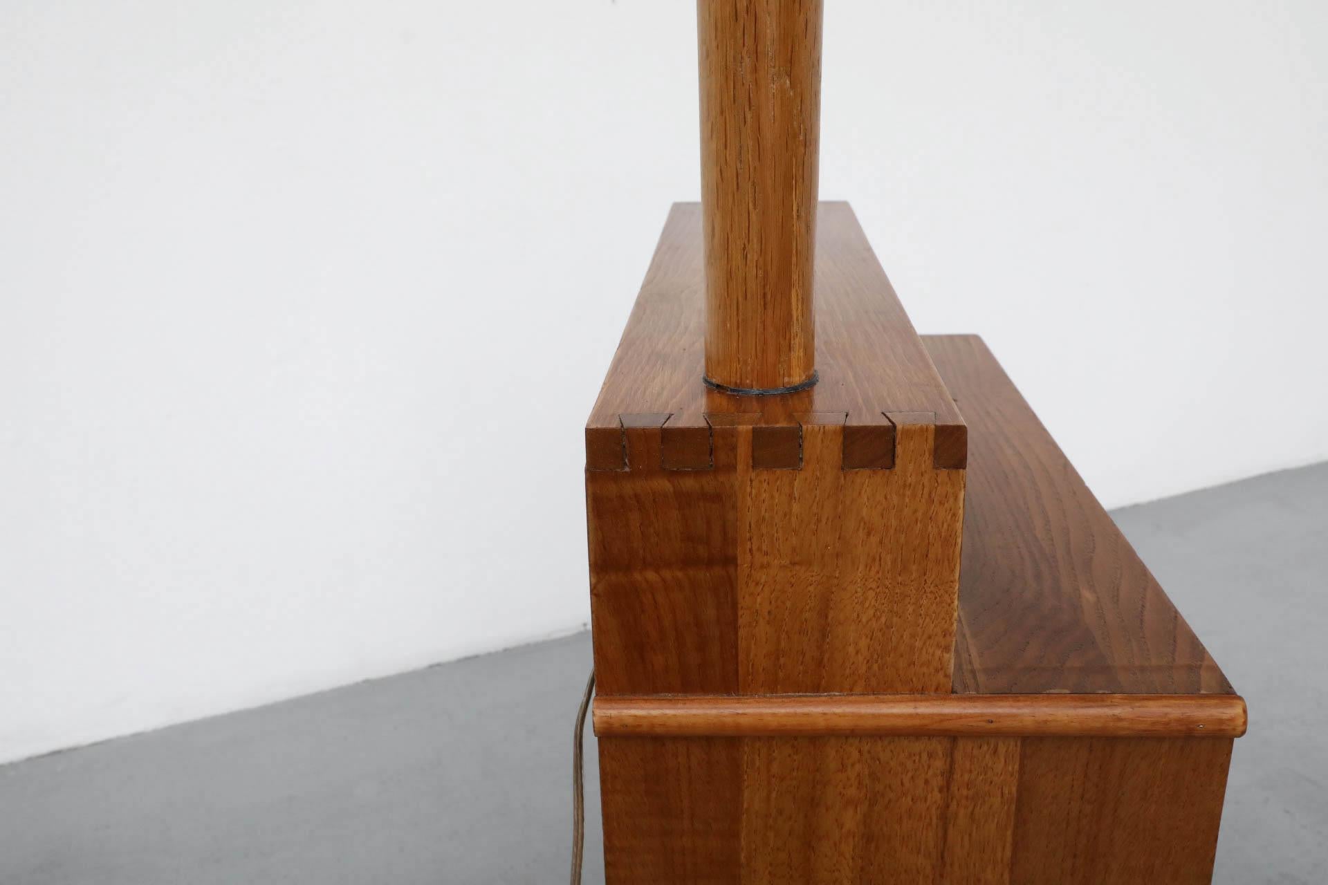 Guillerme and Chambron Inspired Stand Lamp with Table and Bookshelf in Oak (lampe sur pied, table et étagère en chêne) en vente 8