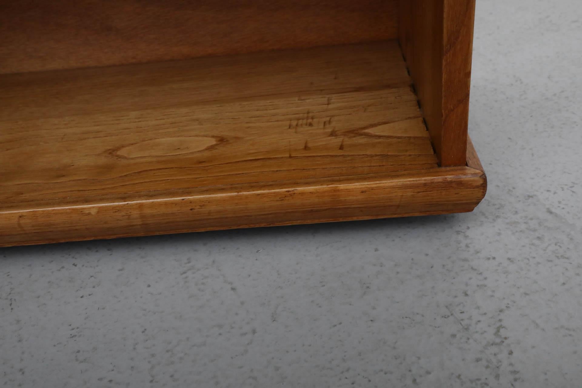 Guillerme and Chambron Inspired Stand Lamp with Table and Bookshelf in Oak (lampe sur pied, table et étagère en chêne) en vente 9