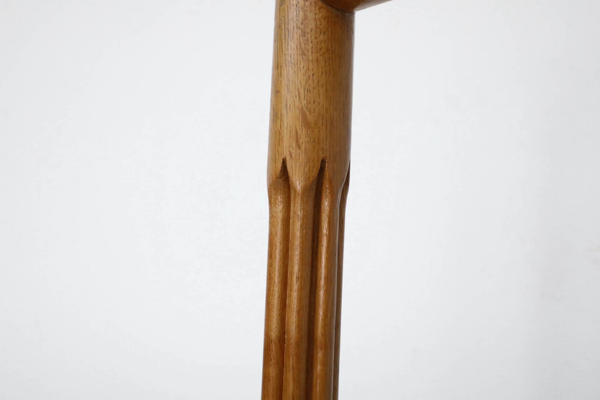 Guillerme and Chambron Inspired Stand Lamp with Table and Bookshelf in Oak (lampe sur pied, table et étagère en chêne) en vente 12