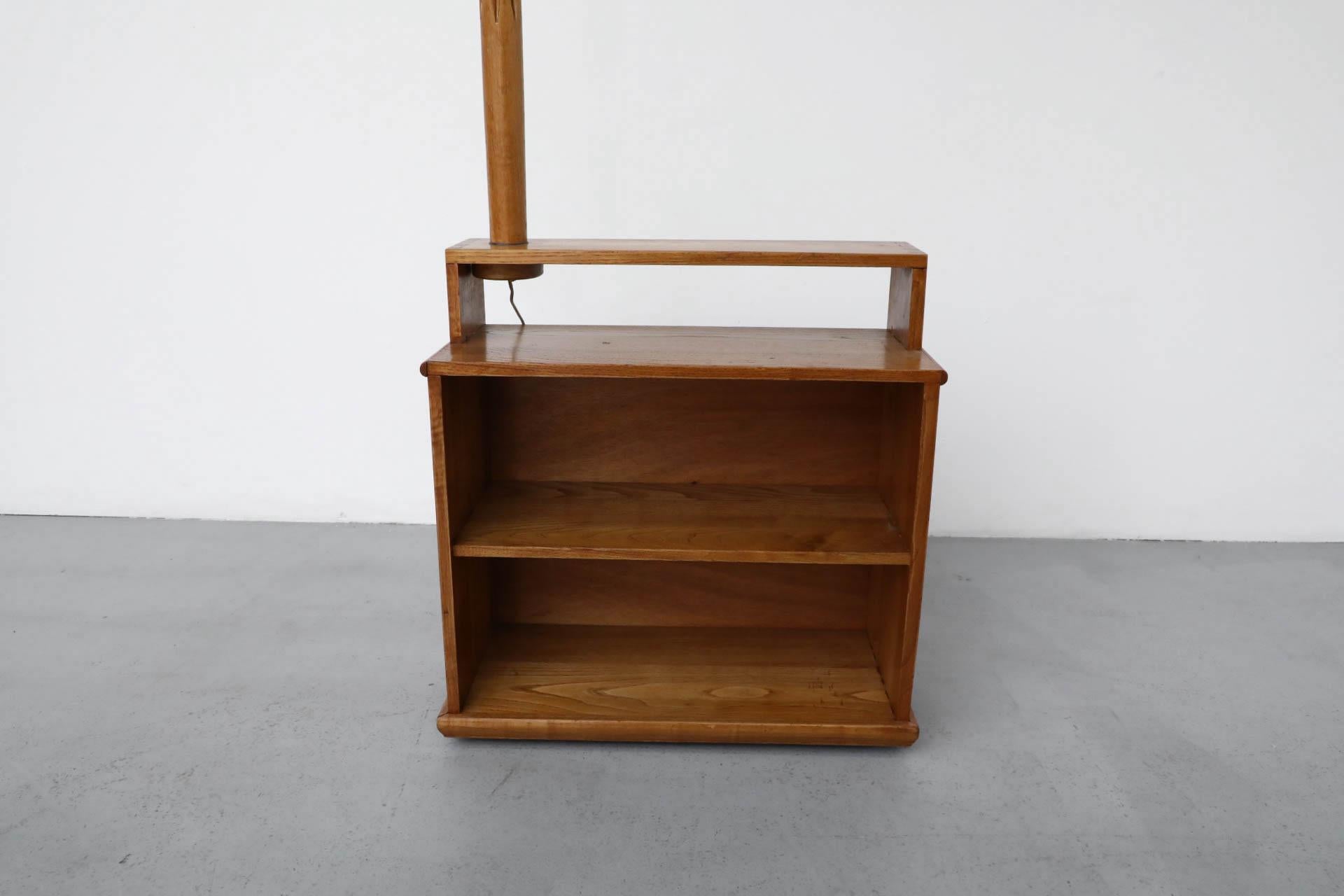 Guillerme and Chambron Inspired Stand Lamp with Table and Bookshelf in Oak (lampe sur pied, table et étagère en chêne) en vente 1