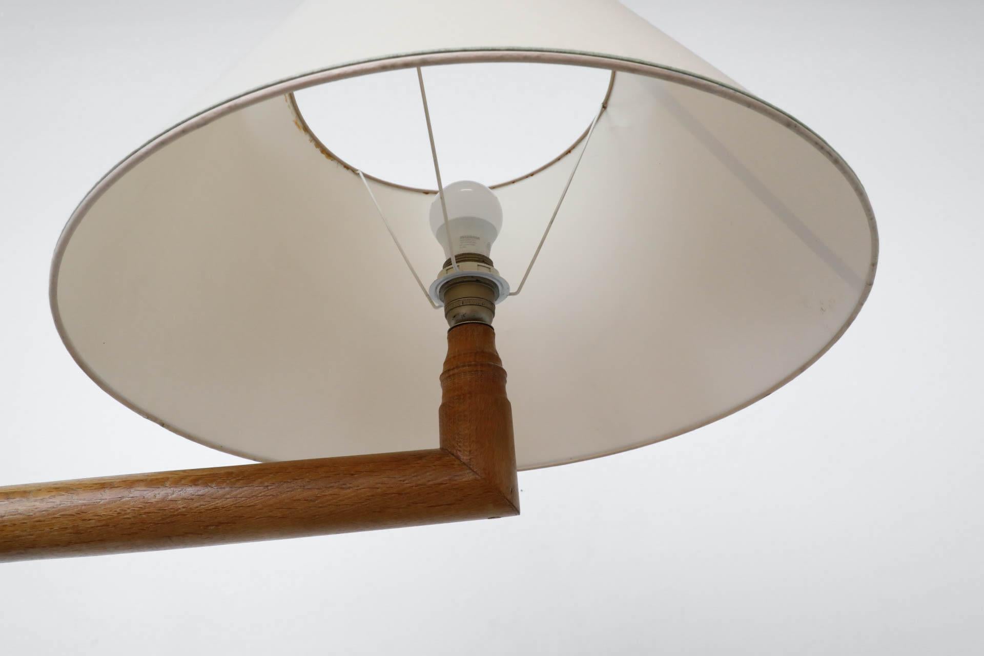 Guillerme and Chambron Inspired Stand Lamp with Table and Bookshelf in Oak (lampe sur pied, table et étagère en chêne) en vente 2
