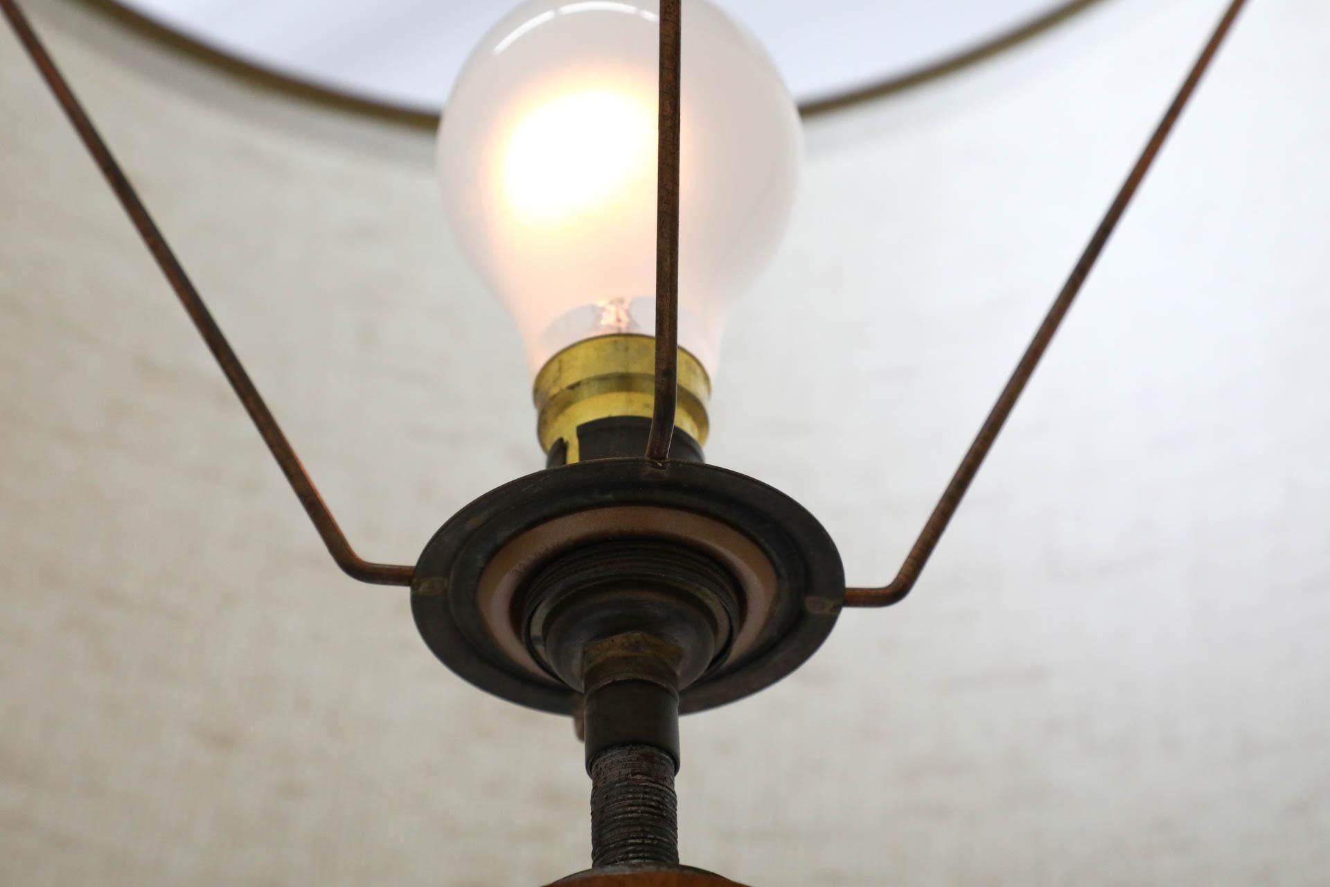 Lampe sur pied avec tables intégrées inspirée de Guillerme et Chambron, années 1950 en vente 10