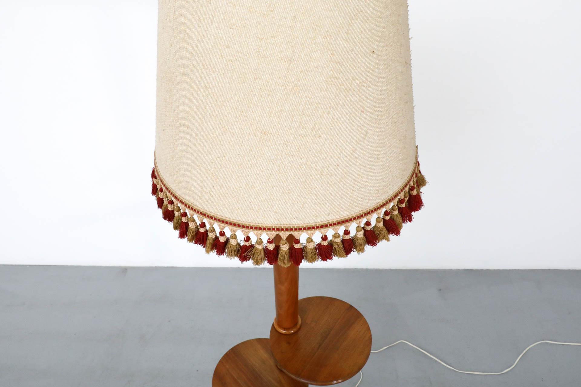 Lampe sur pied avec tables intégrées inspirée de Guillerme et Chambron, années 1950 en vente 1