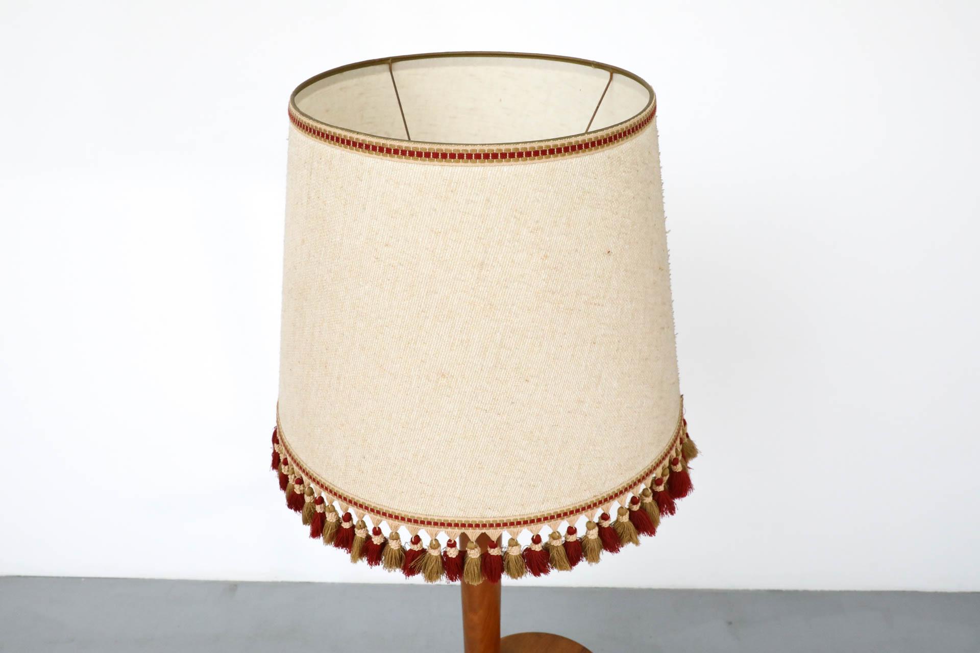 Lampe sur pied avec tables intégrées inspirée de Guillerme et Chambron, années 1950 en vente 2